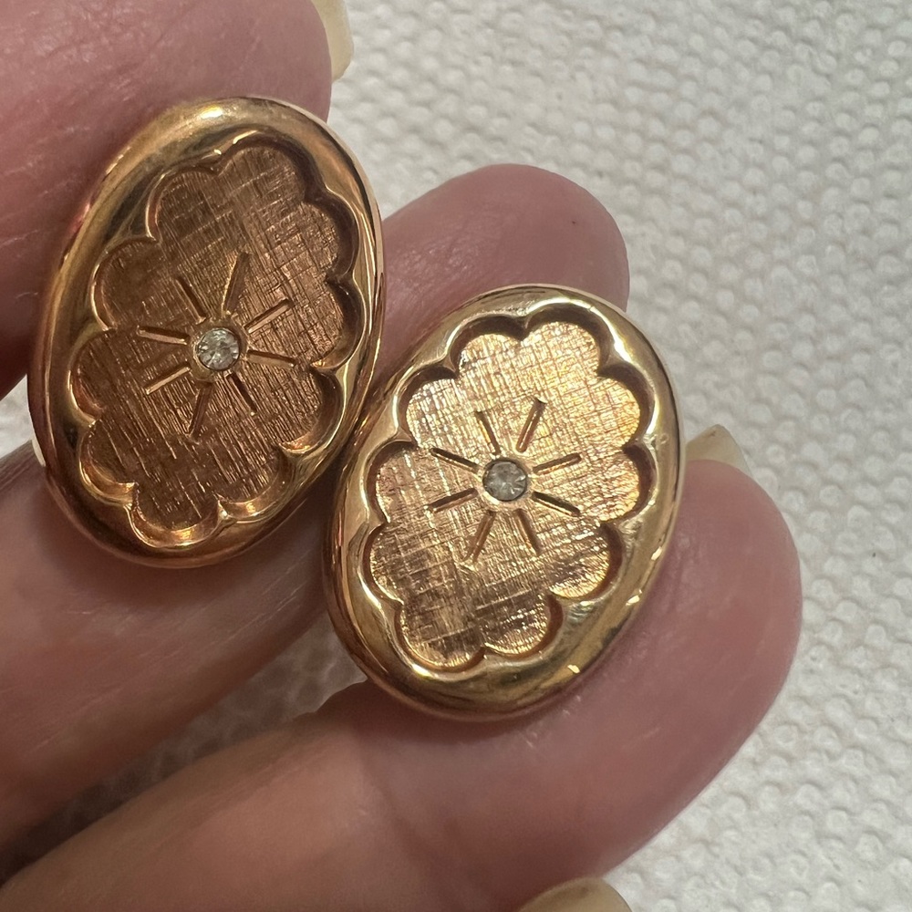 Beautiful gold tone Cuff Links
